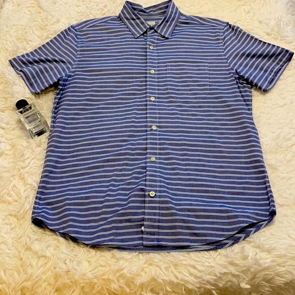 Gap men’s blue short sleeve button up size M